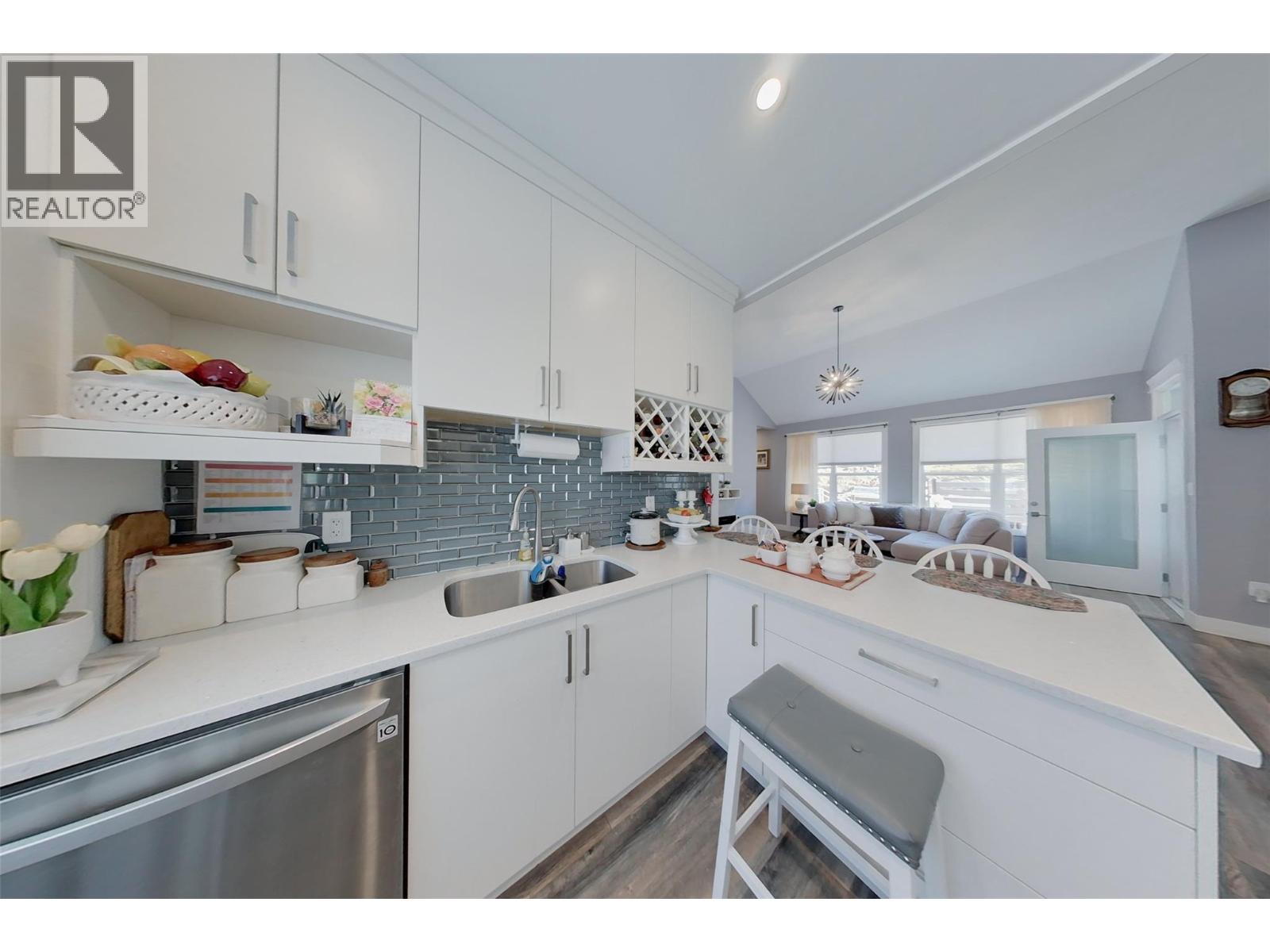 3807 FAIRWINDS Drive, Osoyoos