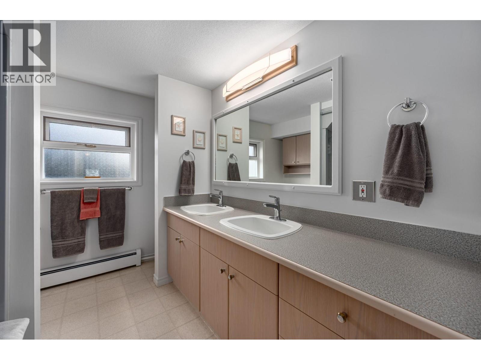 2398 Reid Avenue - 32