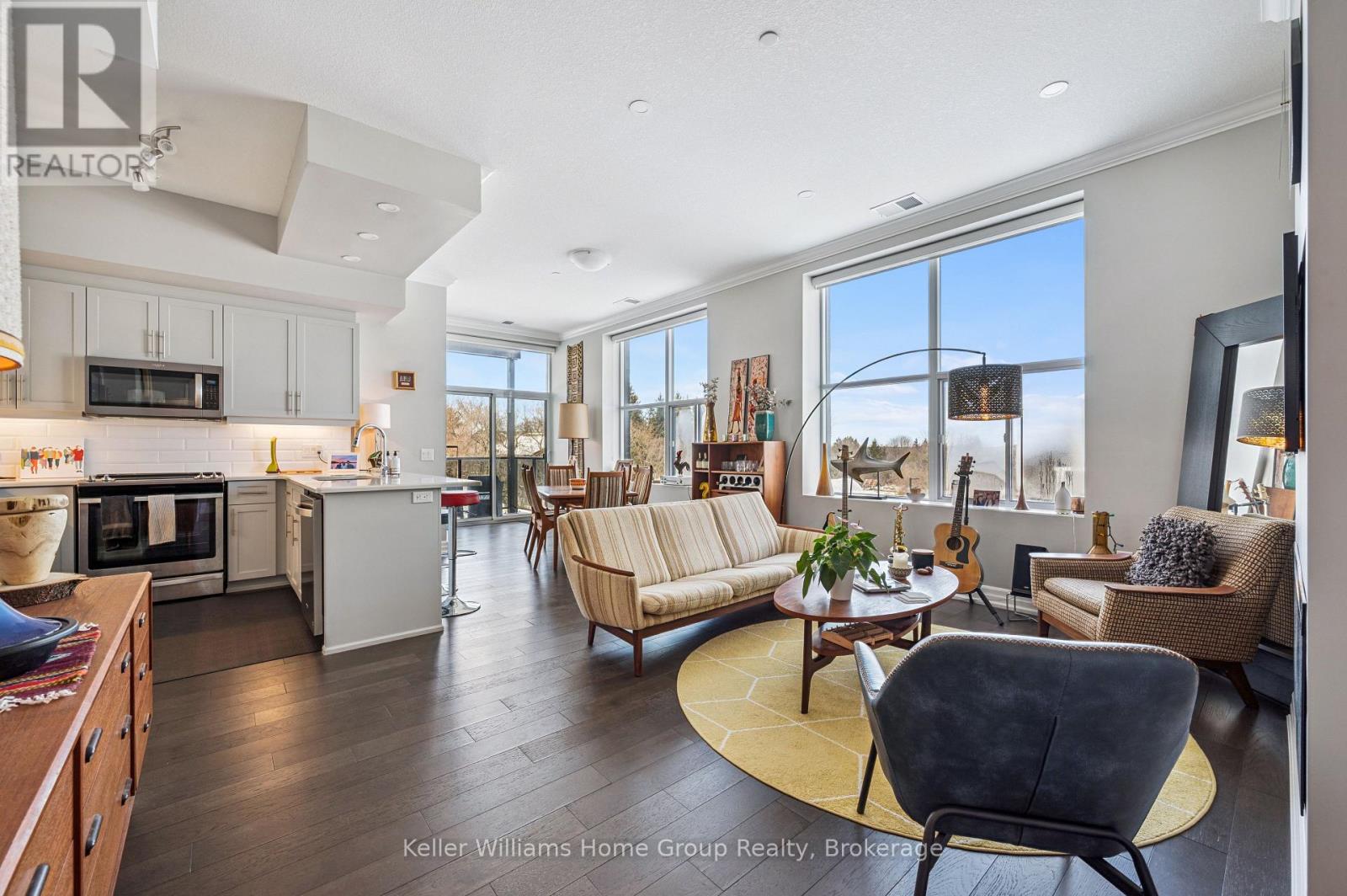 1878 Gordon Street 211