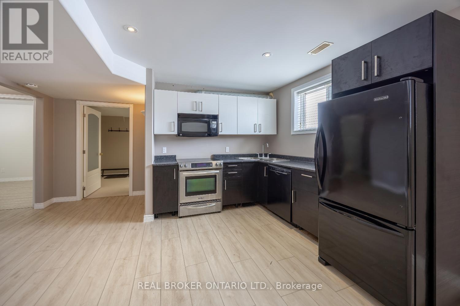 LOWER - 2560 DENURE DRIVE - Photo 4 of 16, Peterborough (Monaghan Ward 2), Ontario