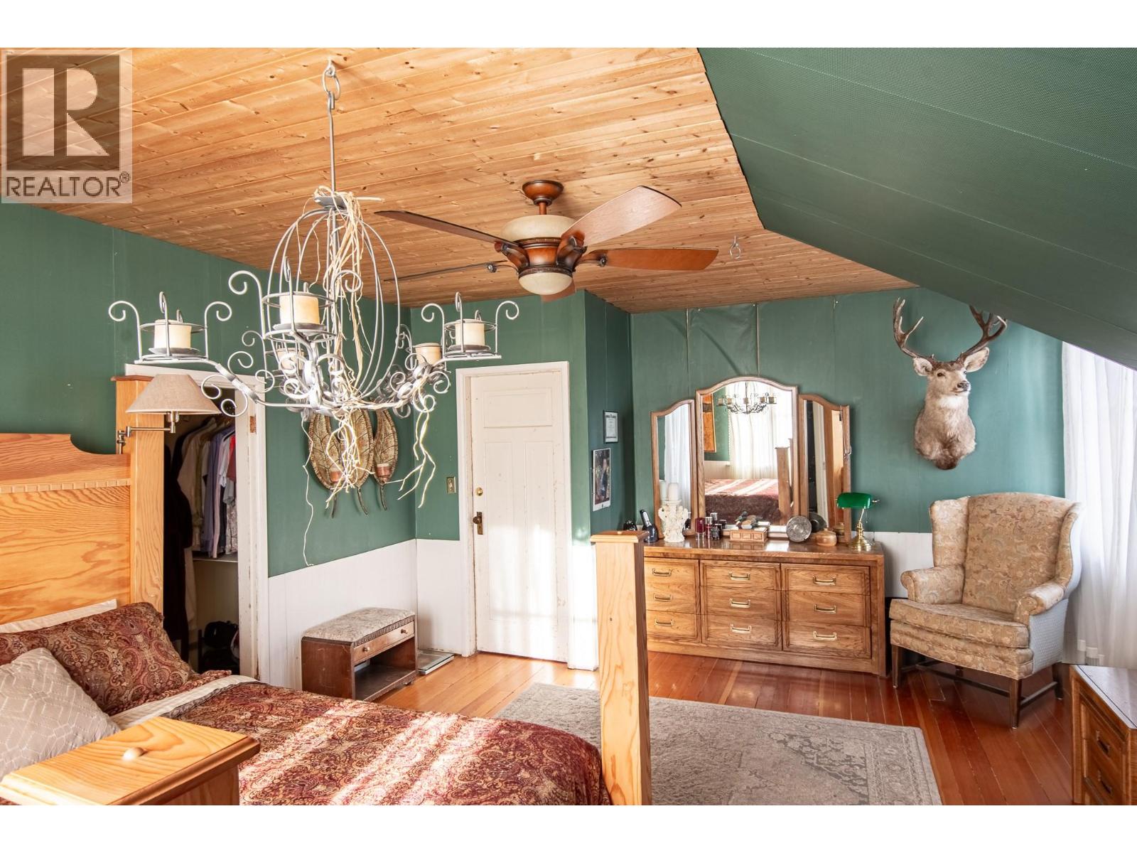 13606 Cooke Avenue, Summerland