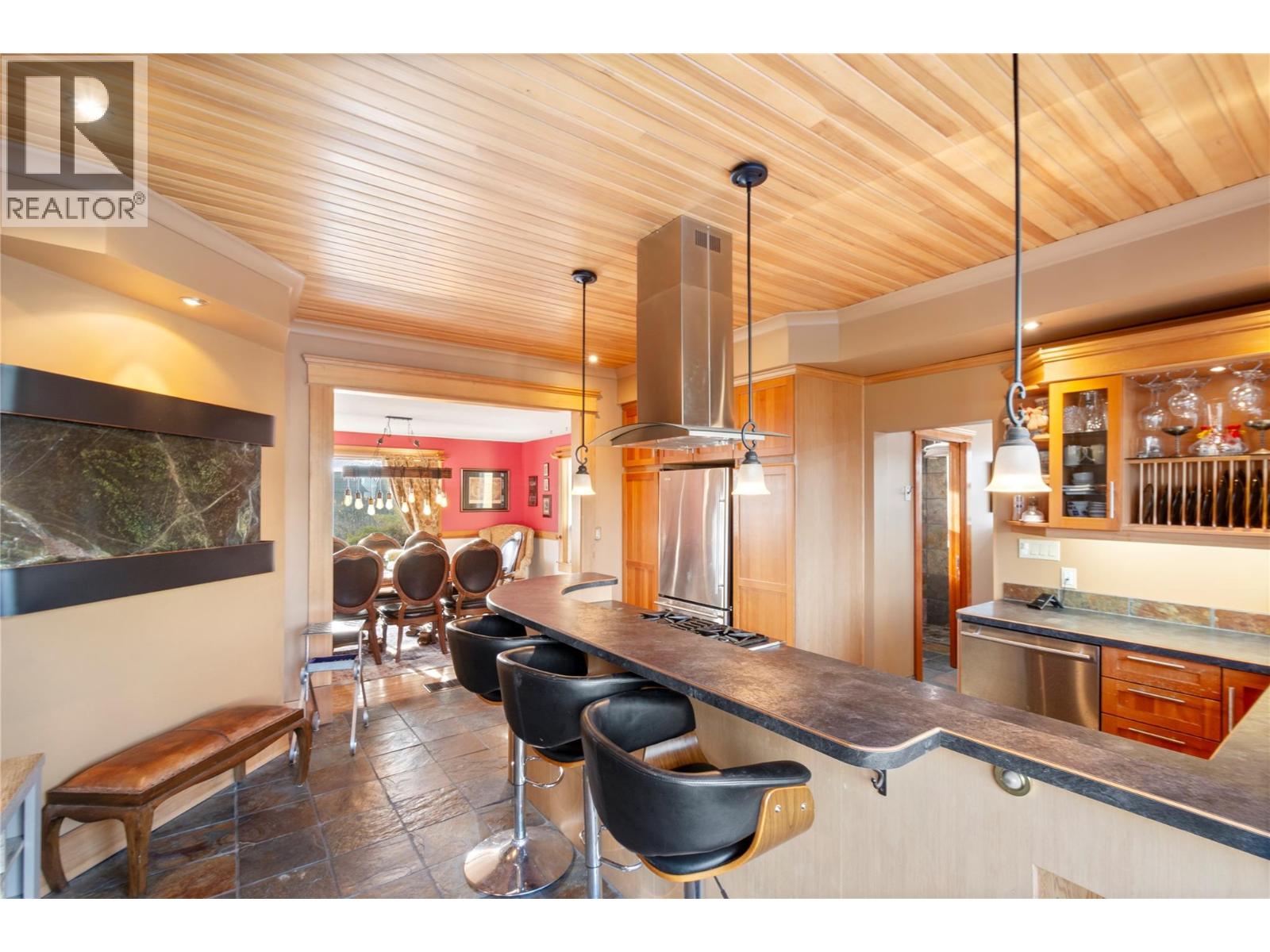 13606 Cooke Avenue, Summerland