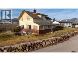  13606 Cooke Avenue, Summerland
