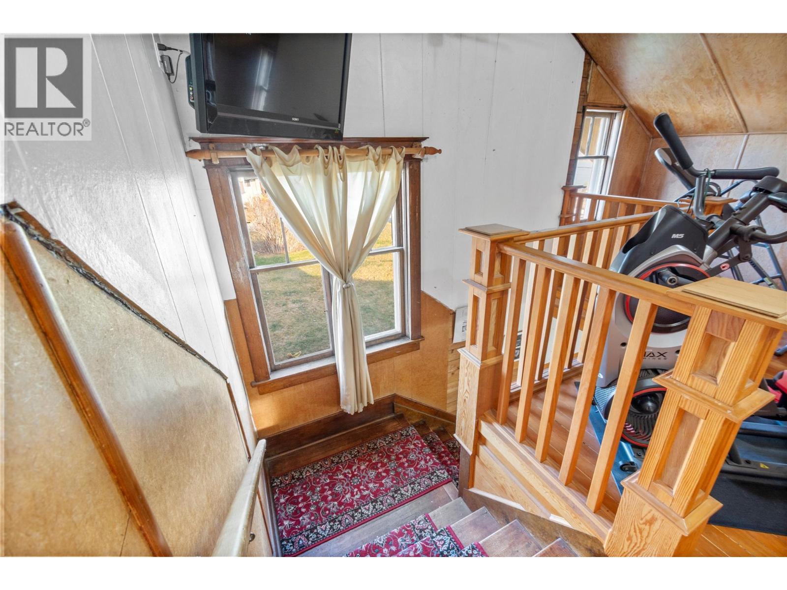 13606 Cooke Avenue, Summerland