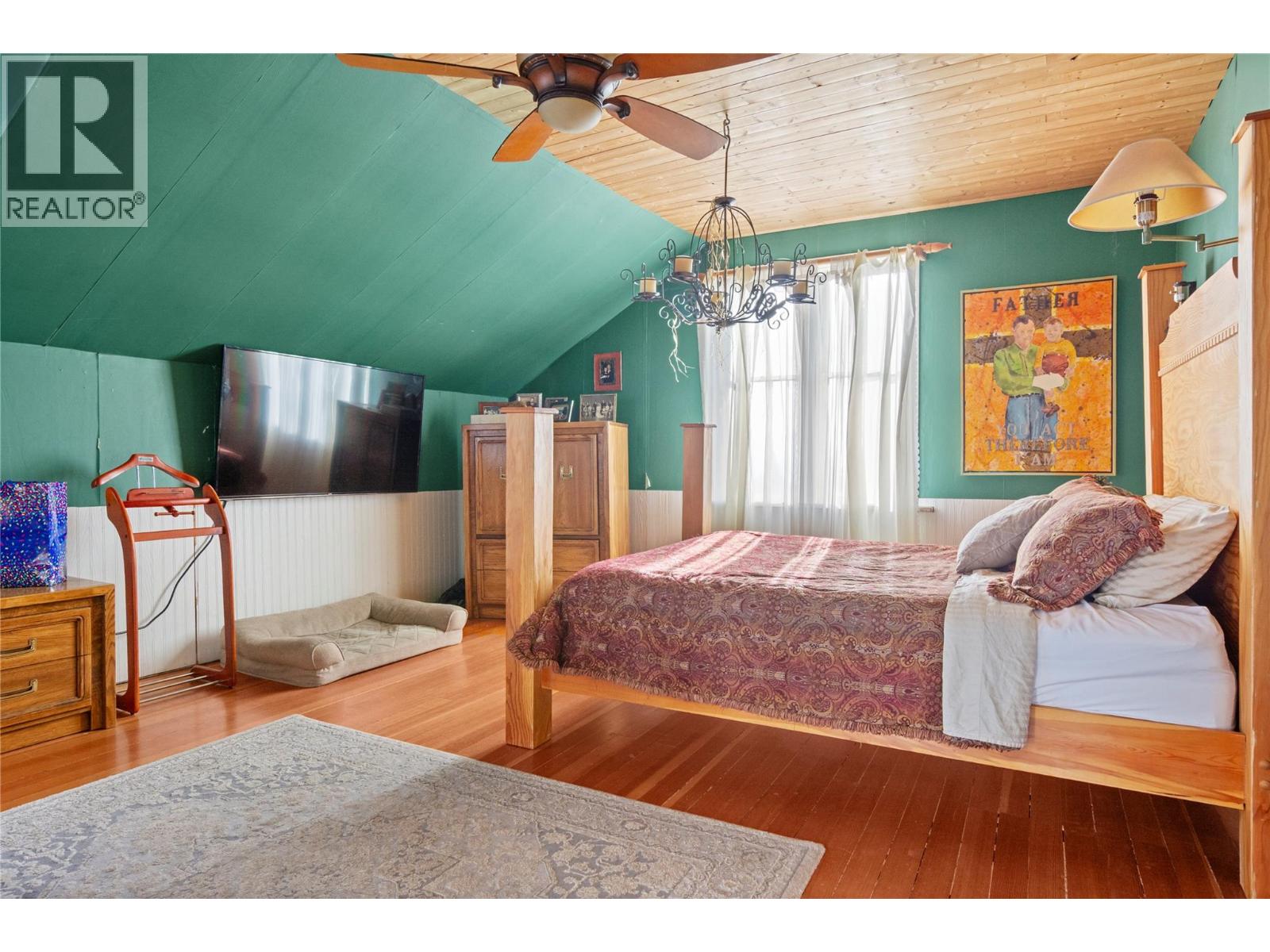 13606 Cooke Avenue, Summerland