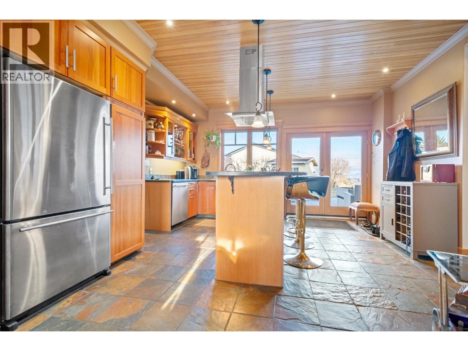 13606 Cooke Avenue, Summerland