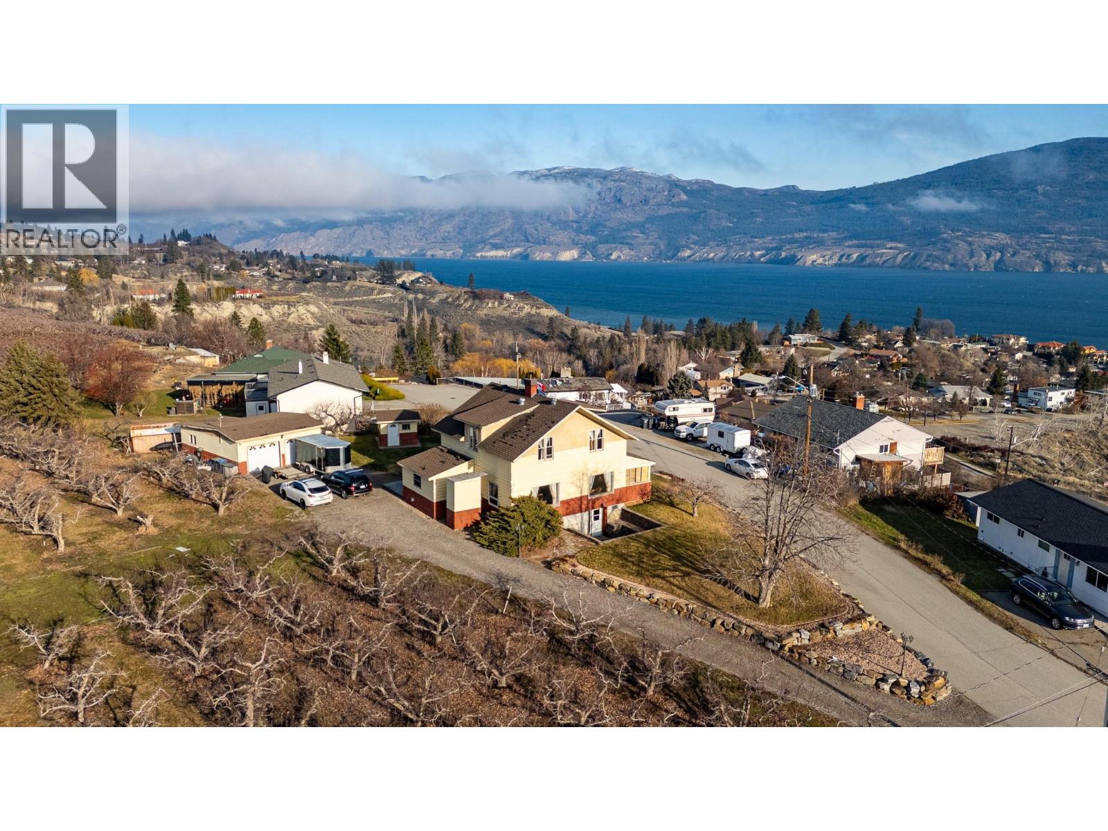 13606 Cooke Avenue, Summerland