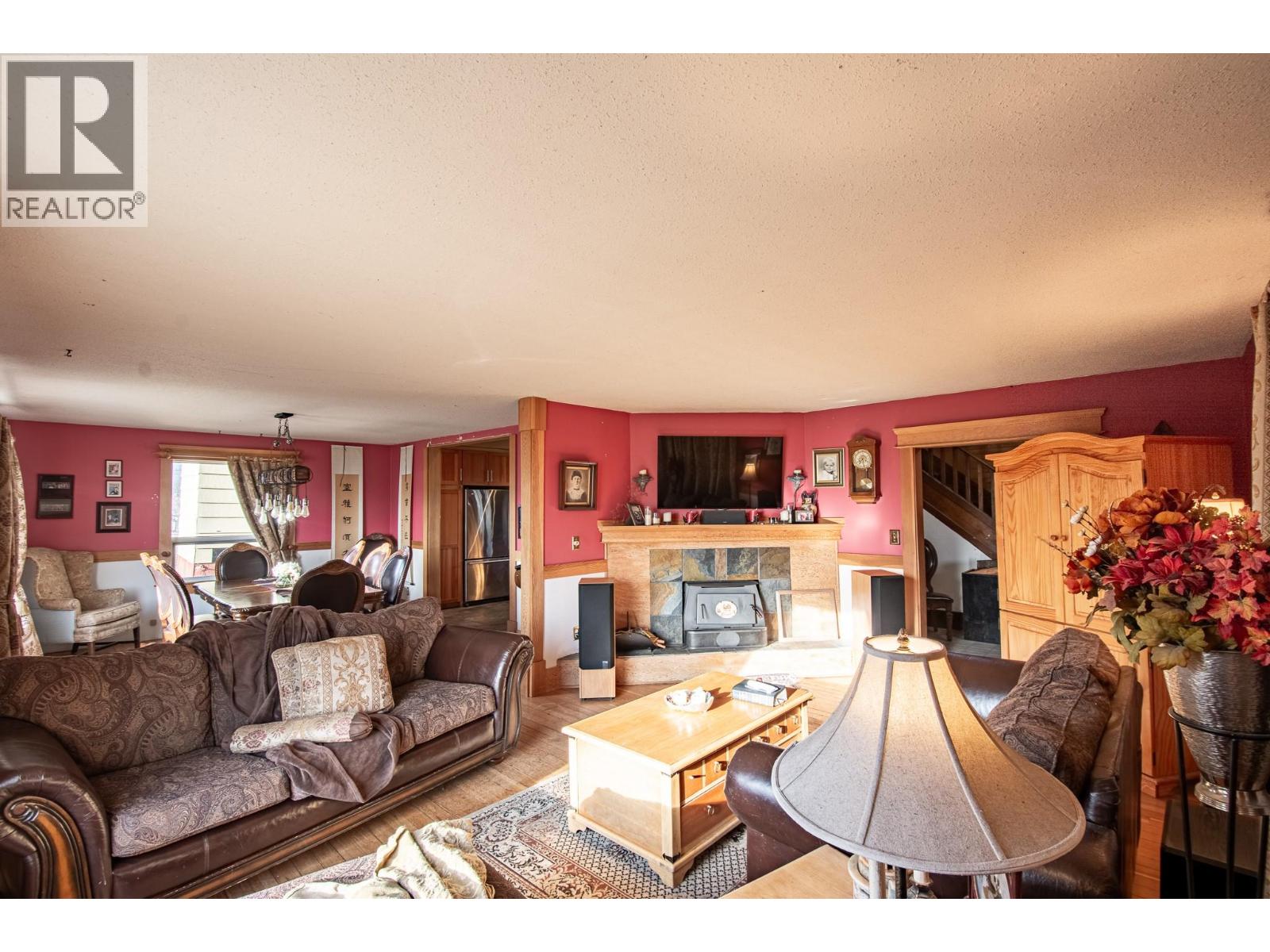 13606 Cooke Avenue, Summerland