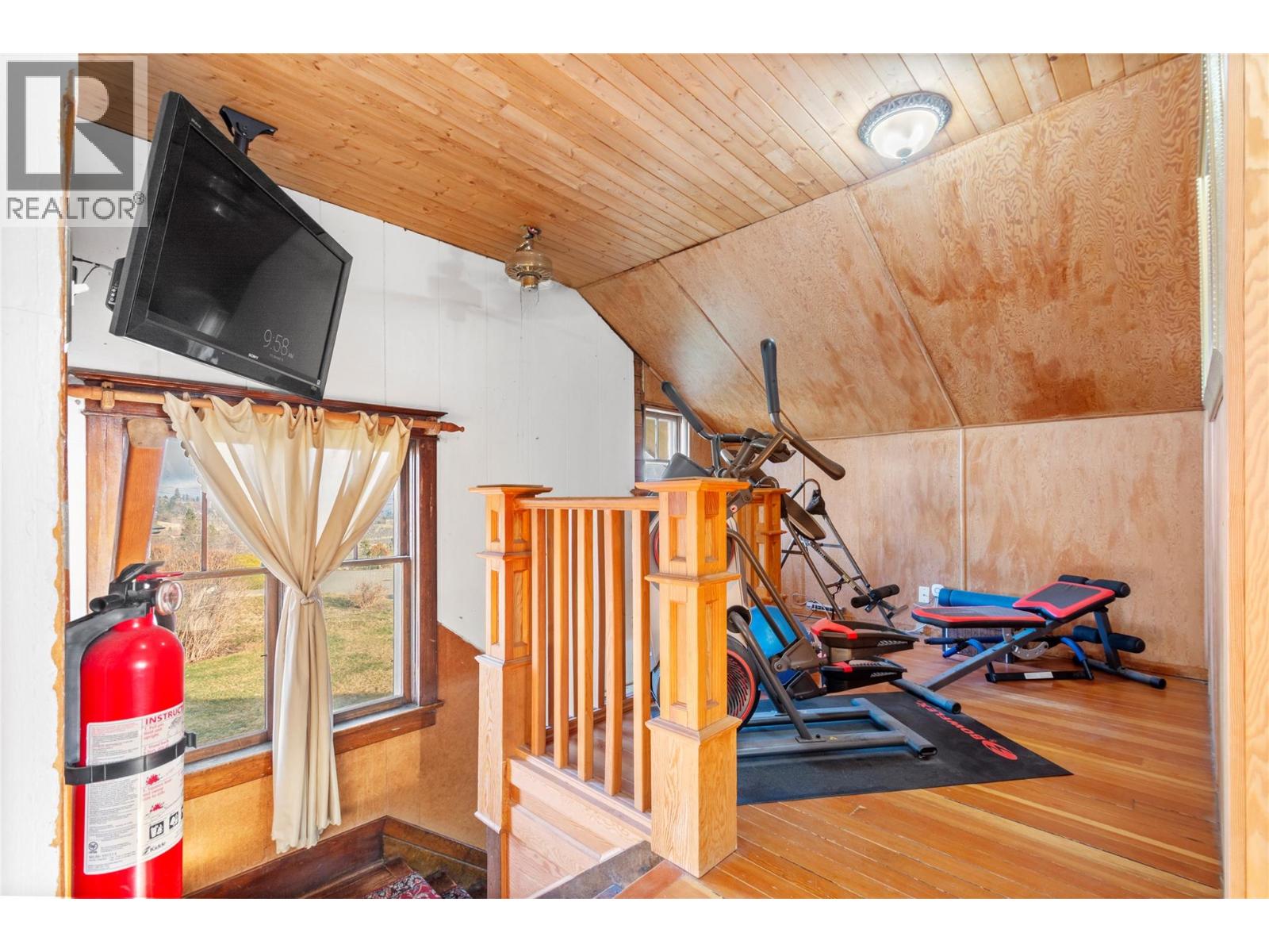 13606 Cooke Avenue, Summerland