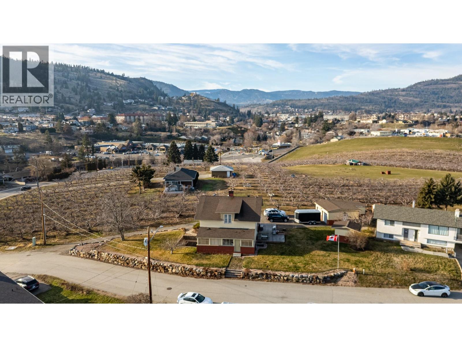 13606 Cooke Avenue, Summerland