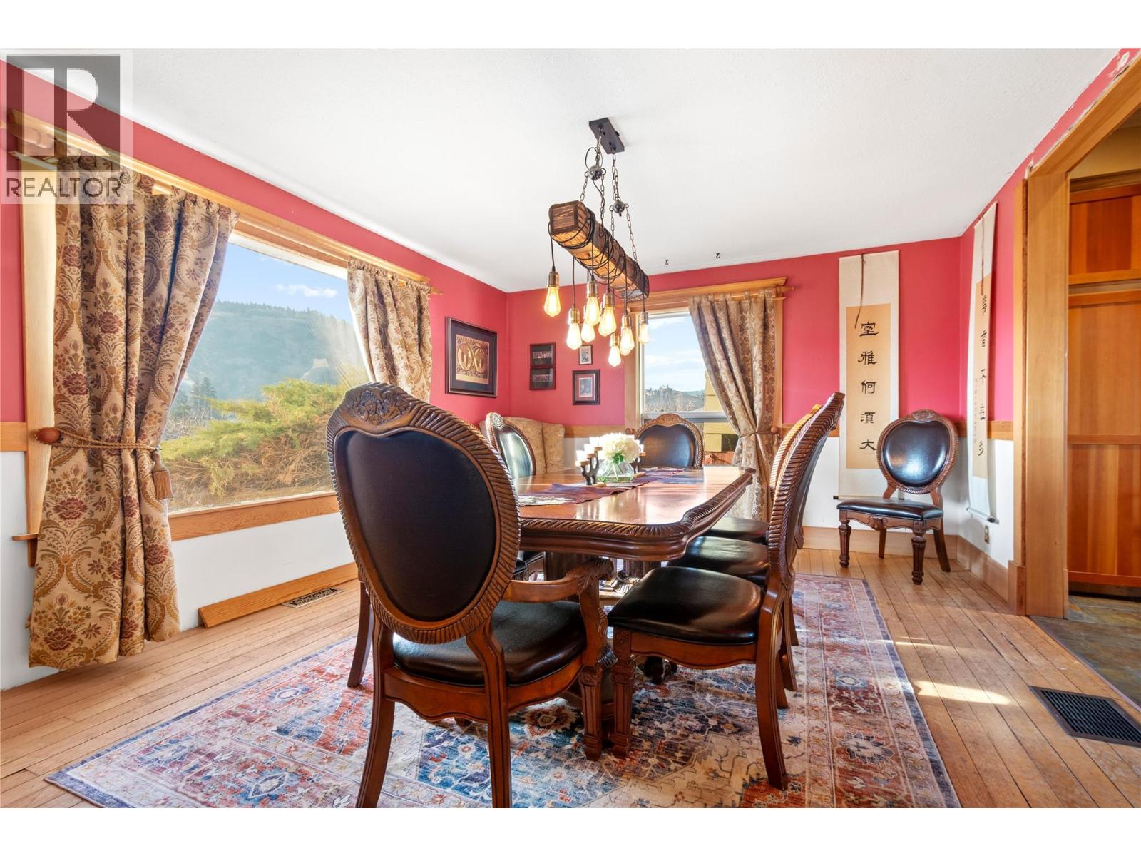 13606 Cooke Avenue, Summerland