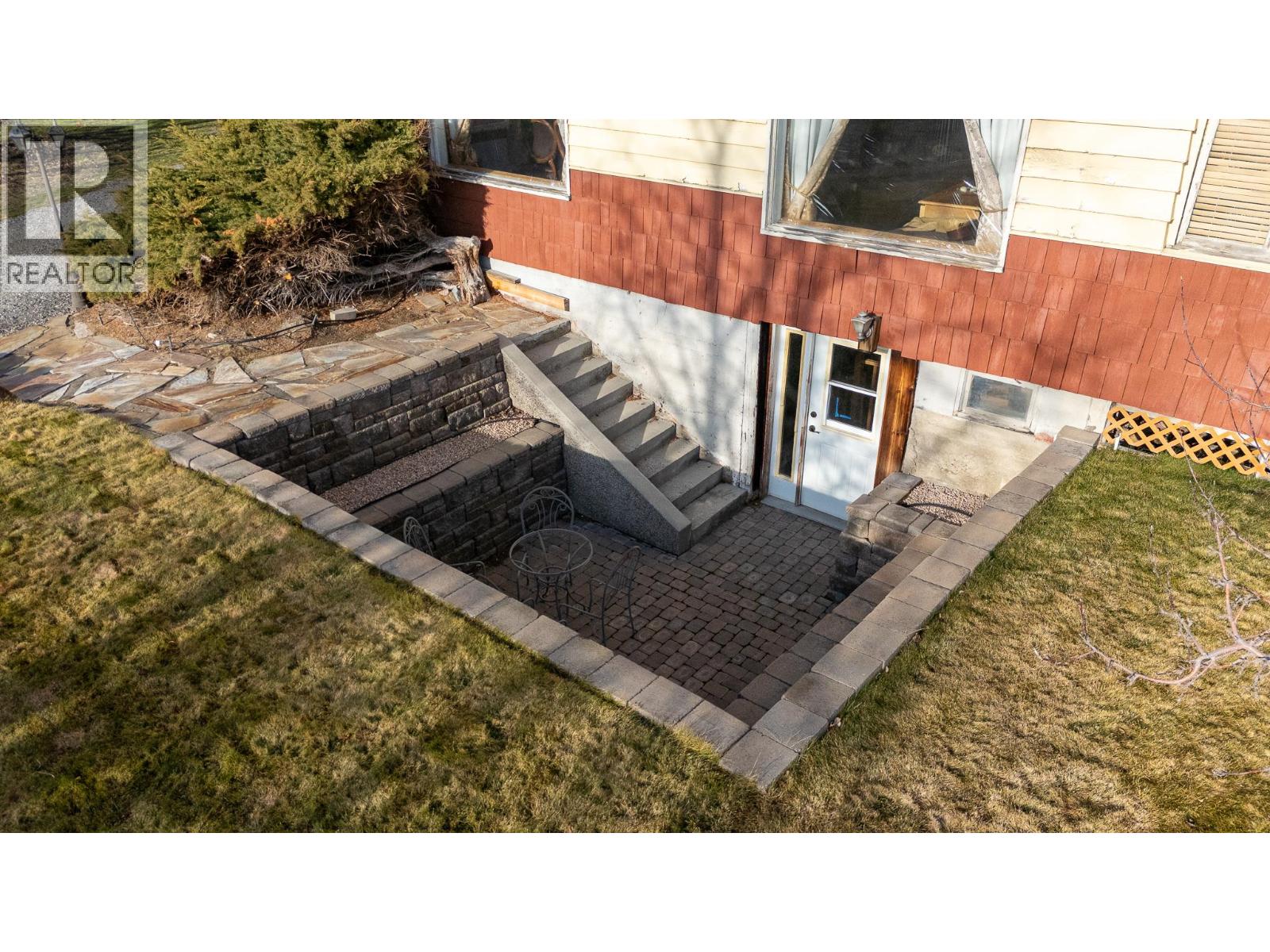 13606 Cooke Avenue, Summerland