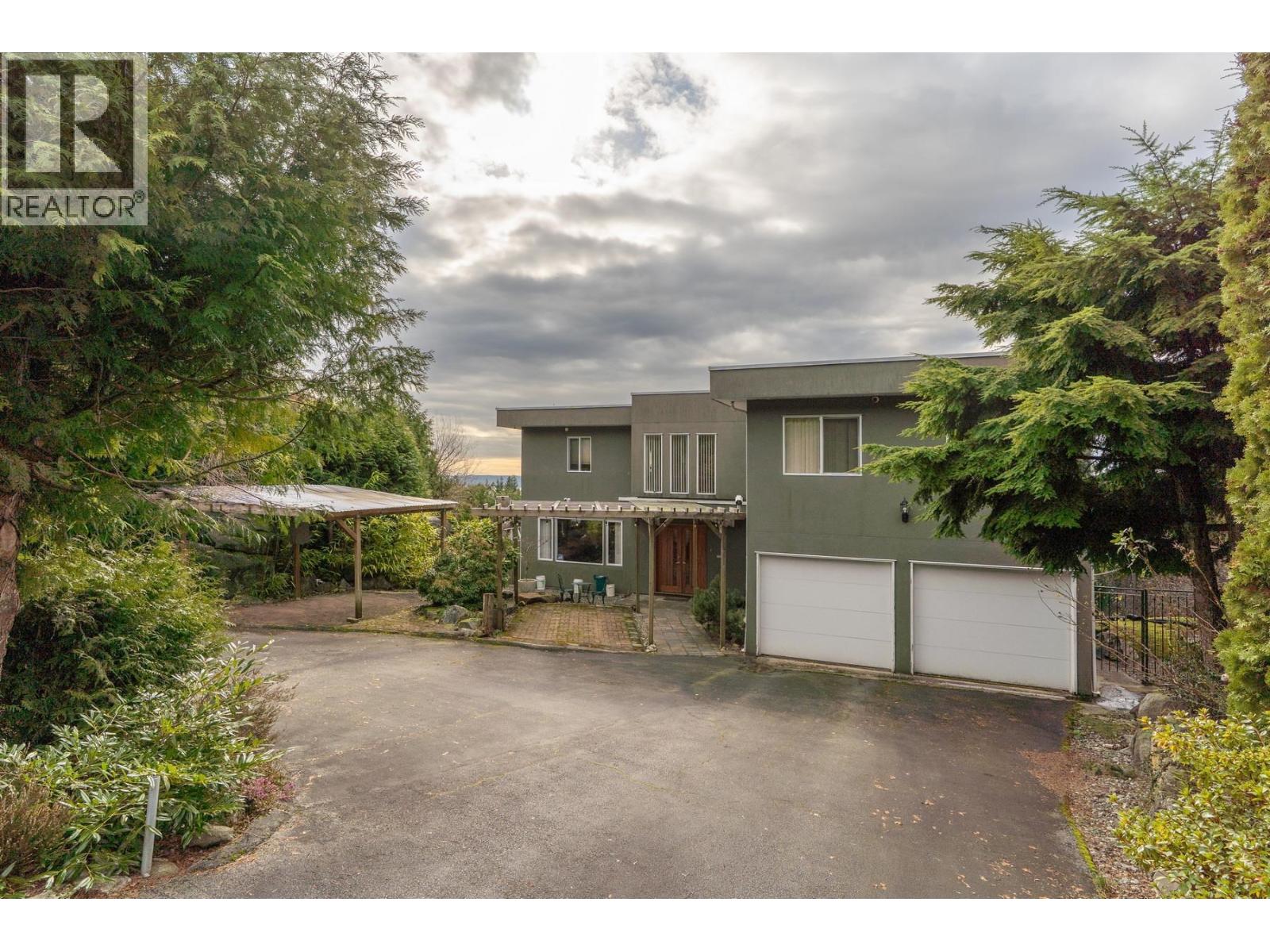 4582 WOODGREEN COURT - Main photo, West Vancouver, British Columbia