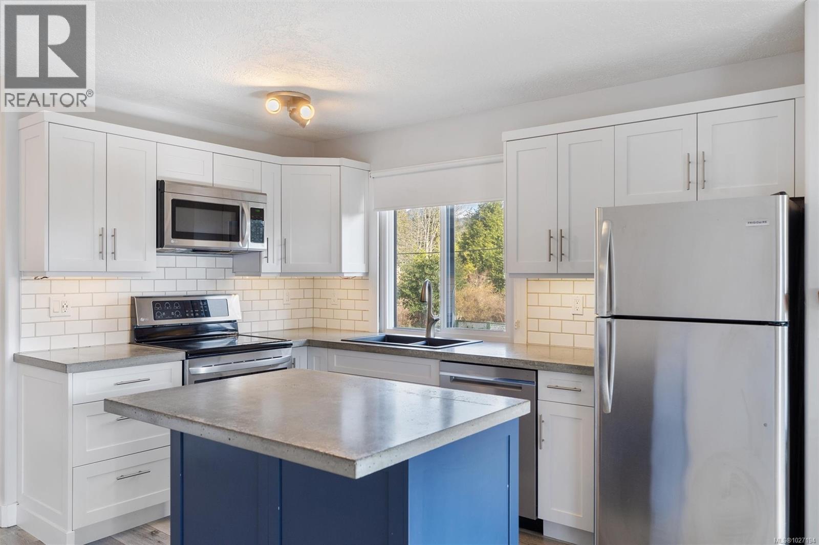 12 1956 Glenidle Rd - Photo 5 of 22, Sooke, British Columbia