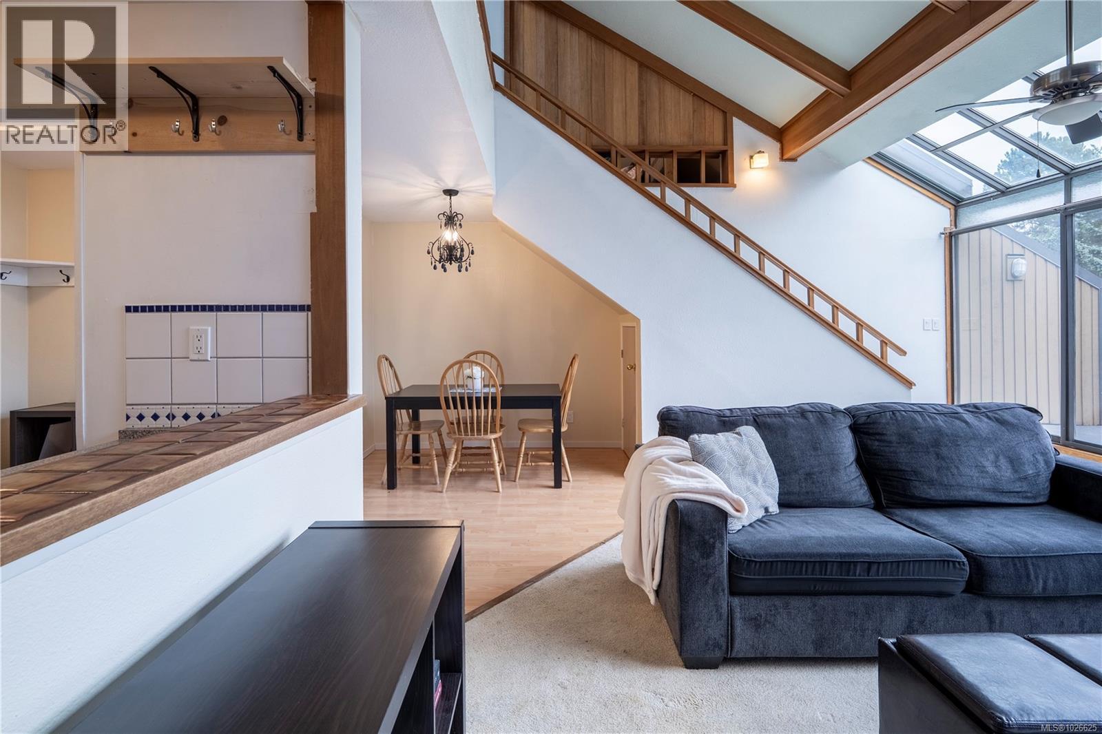 493D 4678 Elk Lake Drive, Saanich