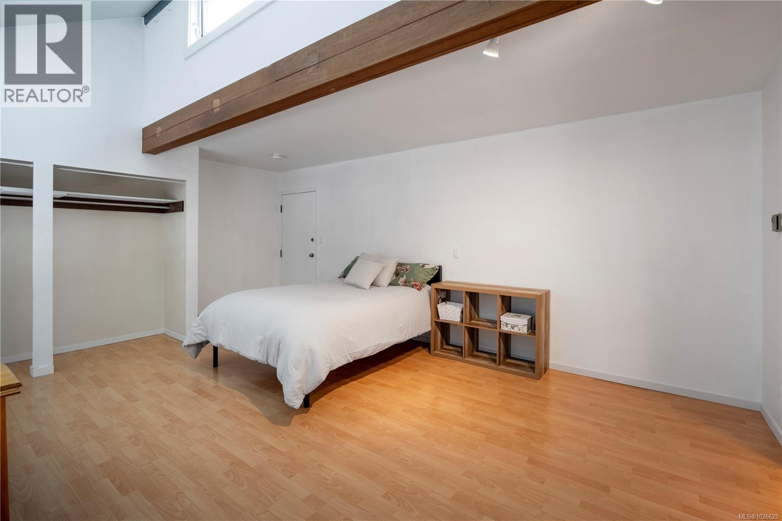 493D 4678 Elk Lake Drive, Saanich