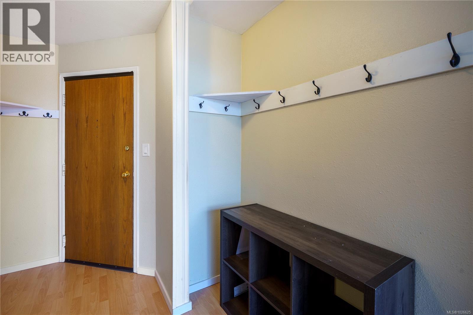 493D 4678 Elk Lake Drive, Saanich