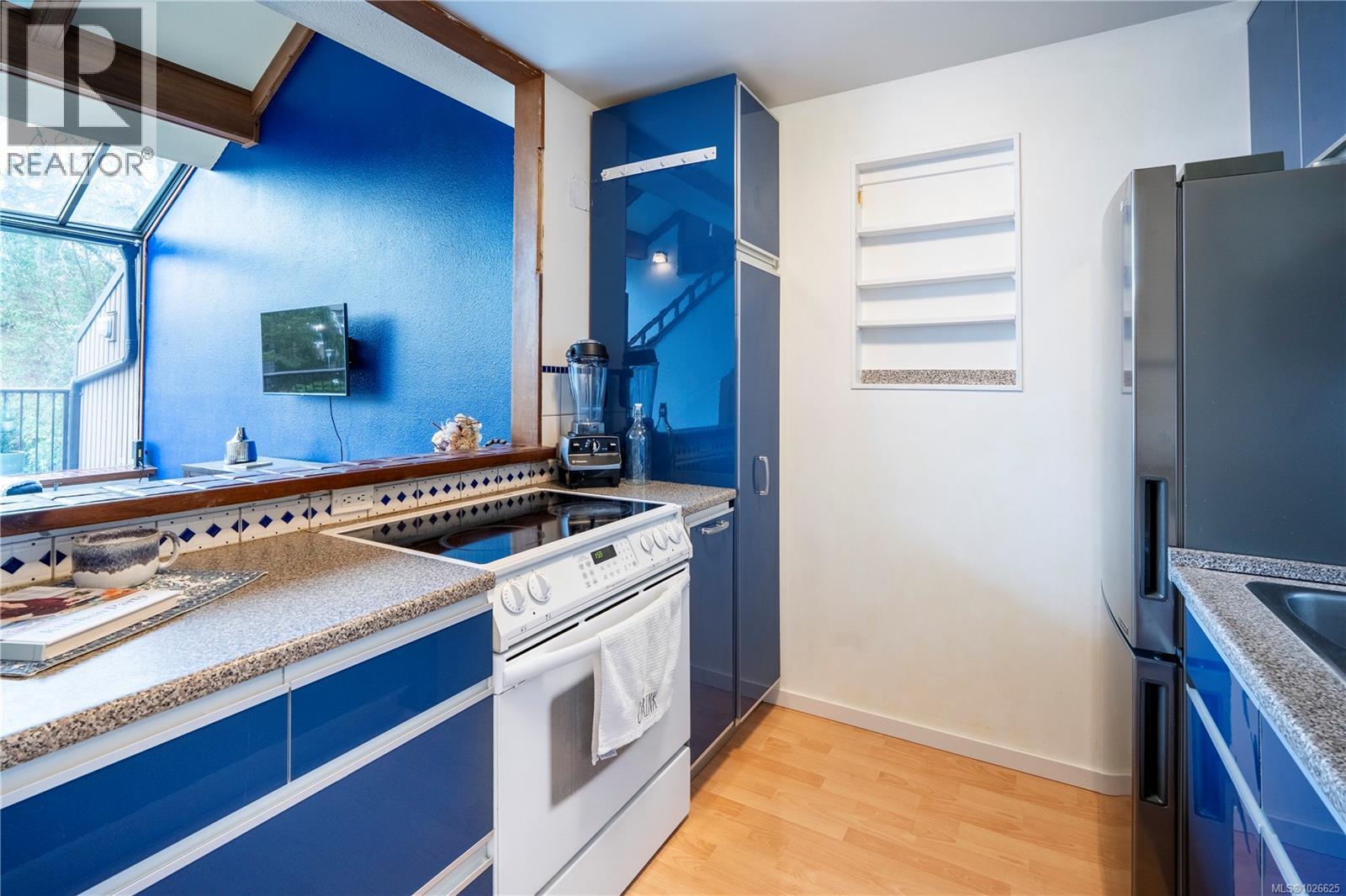 493D 4678 Elk Lake Drive, Saanich