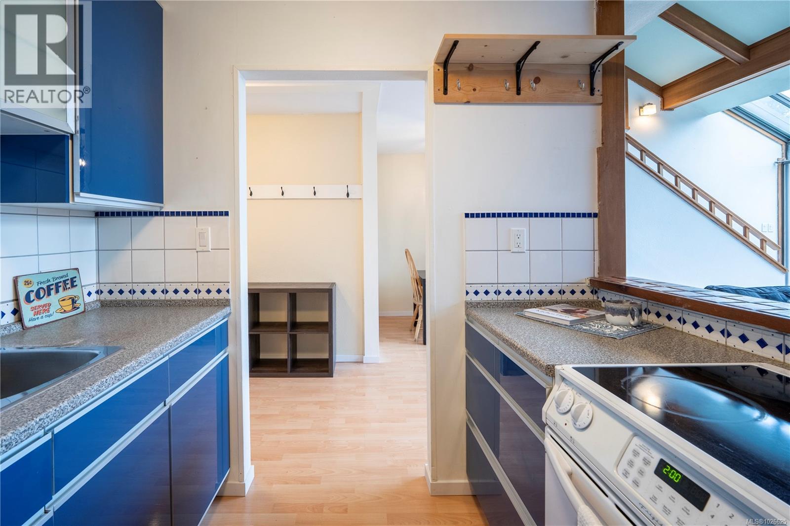 493D 4678 Elk Lake Drive, Saanich