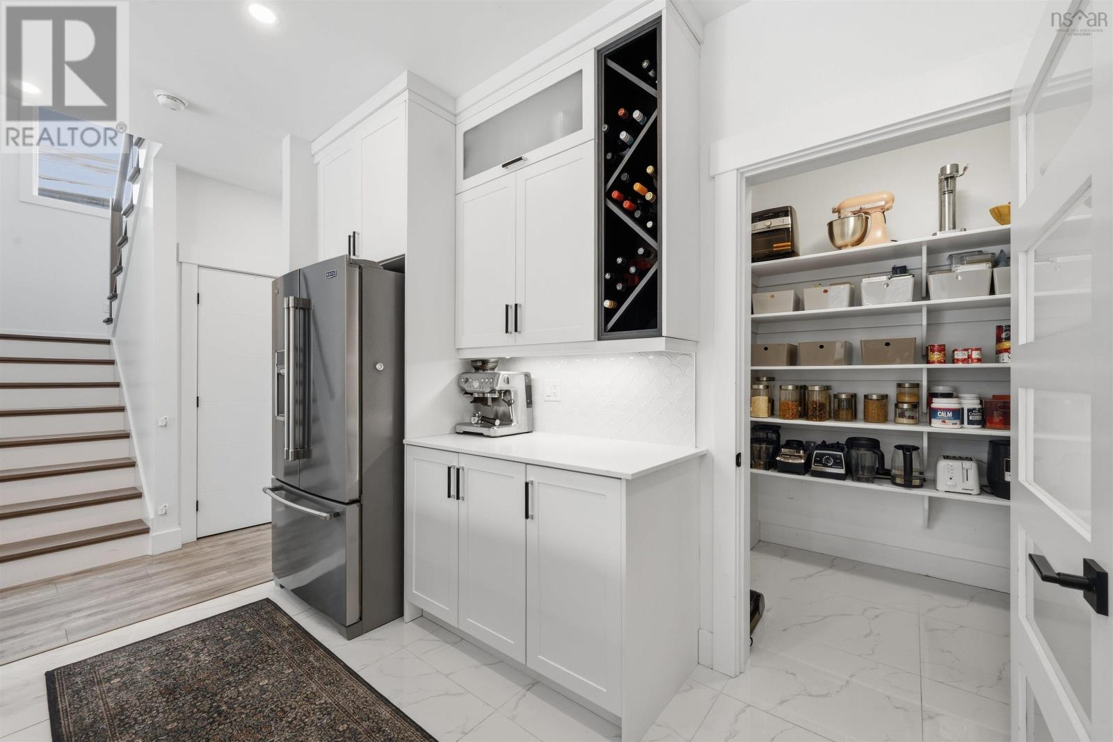 Property 11 of 50 of 77 Samaa Court