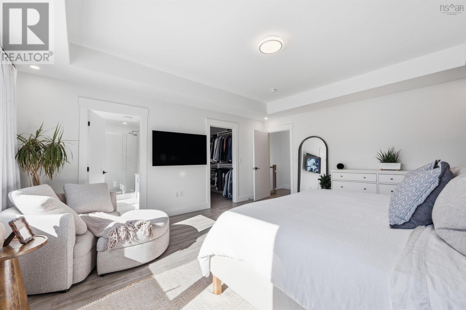 Property 27 of 50 of 77 Samaa Court