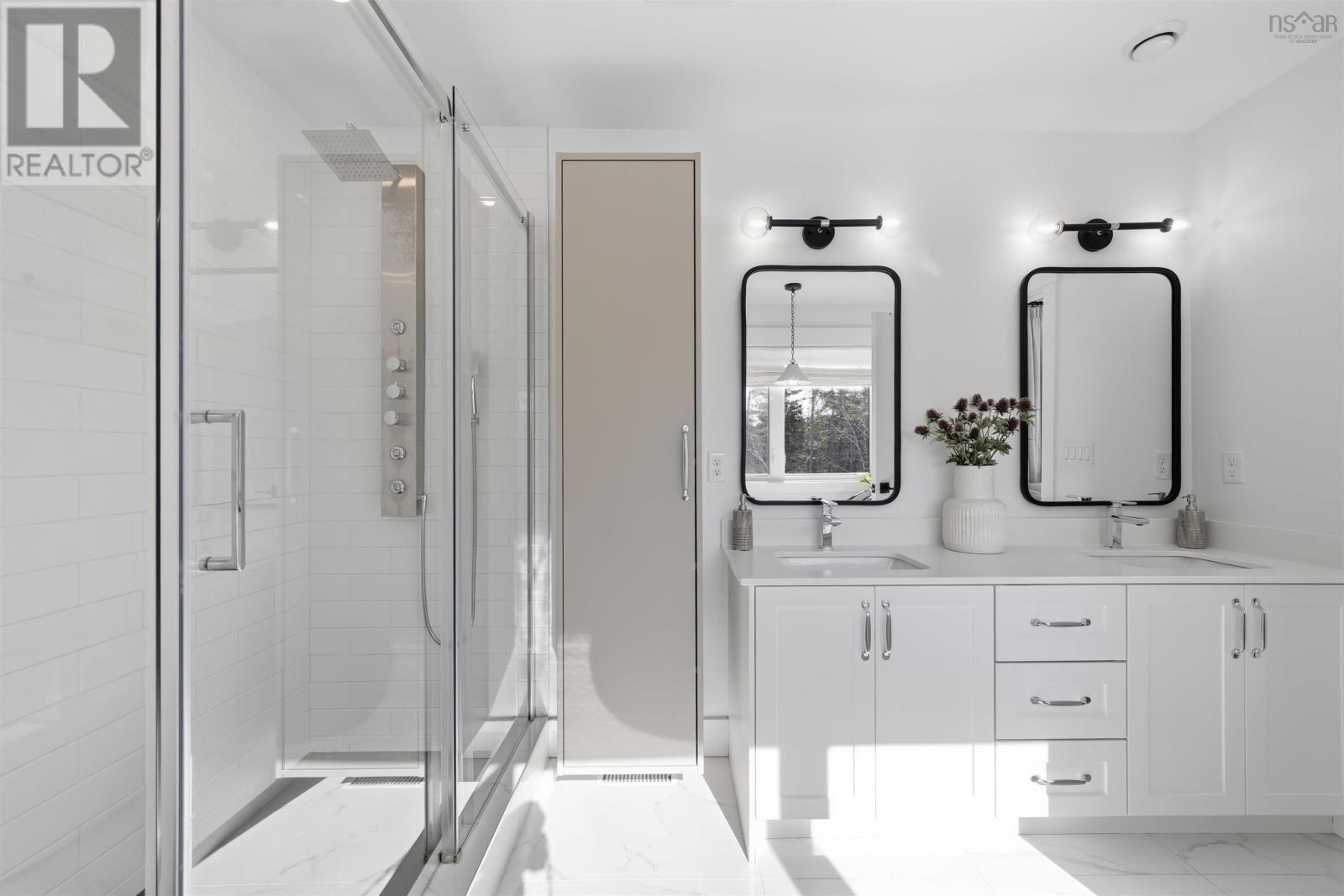 Property 30 of 50 of 77 Samaa Court