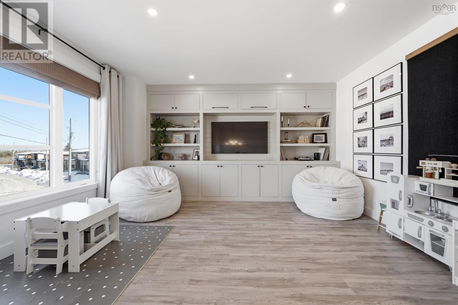 Property 21 of 50 of 77 Samaa Court