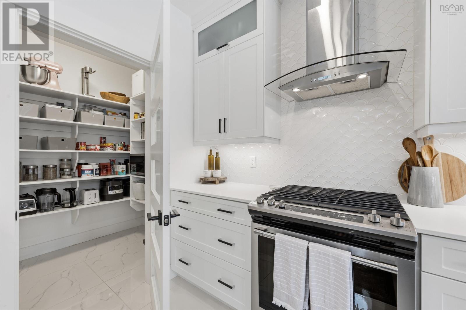 Property 12 of 50 of 77 Samaa Court