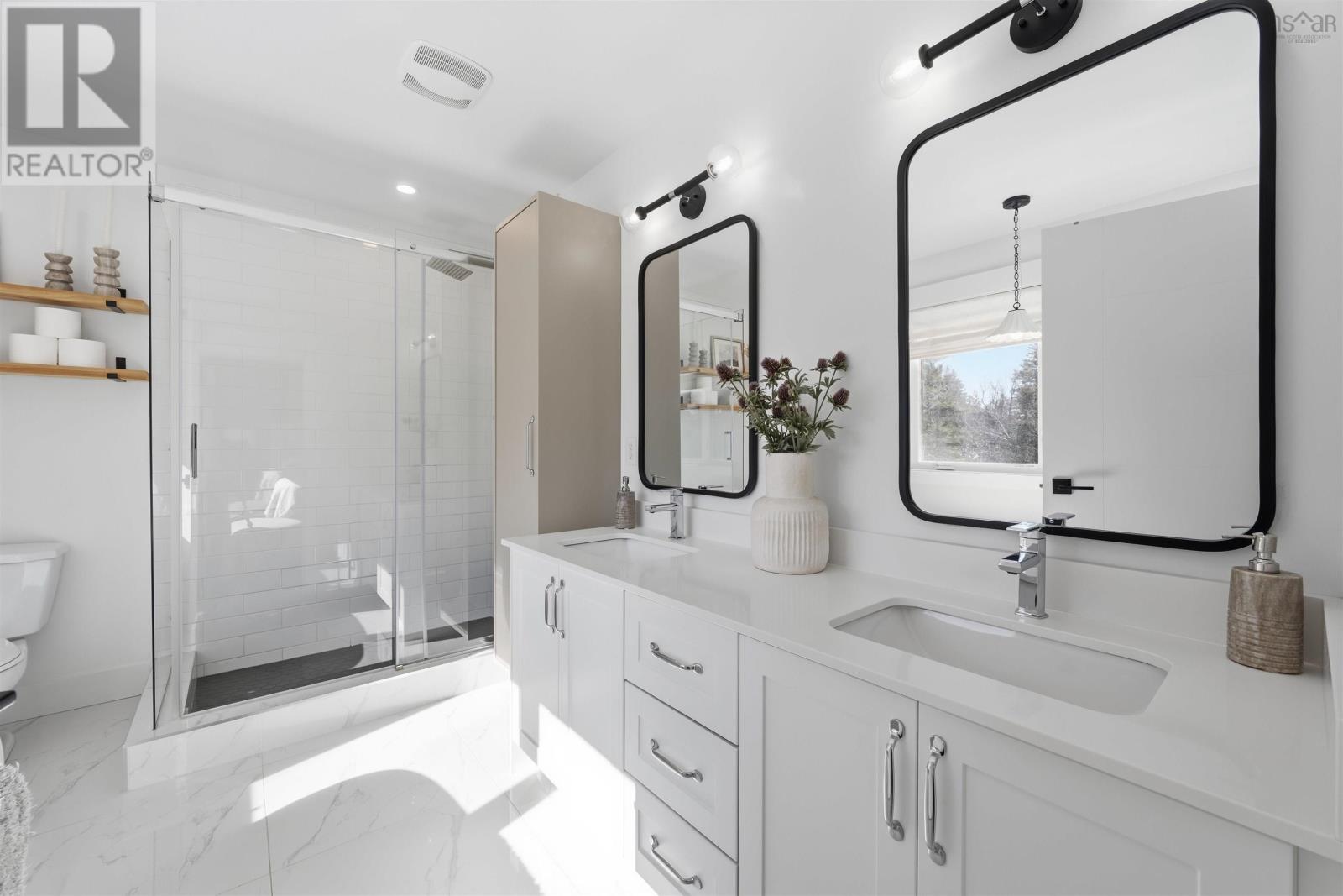 Property 28 of 50 of 77 Samaa Court