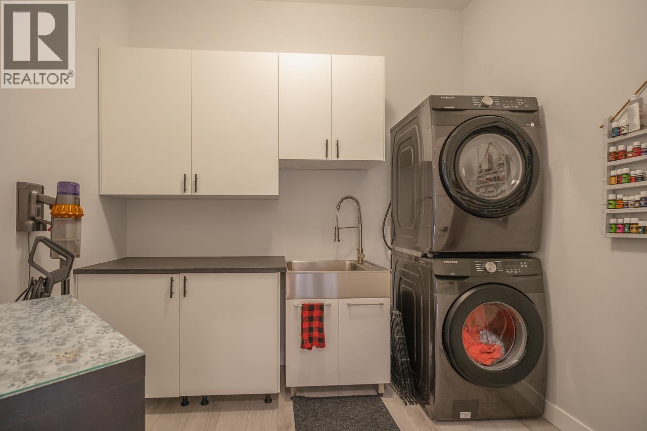 5593 LAKESIDE COURT - 23