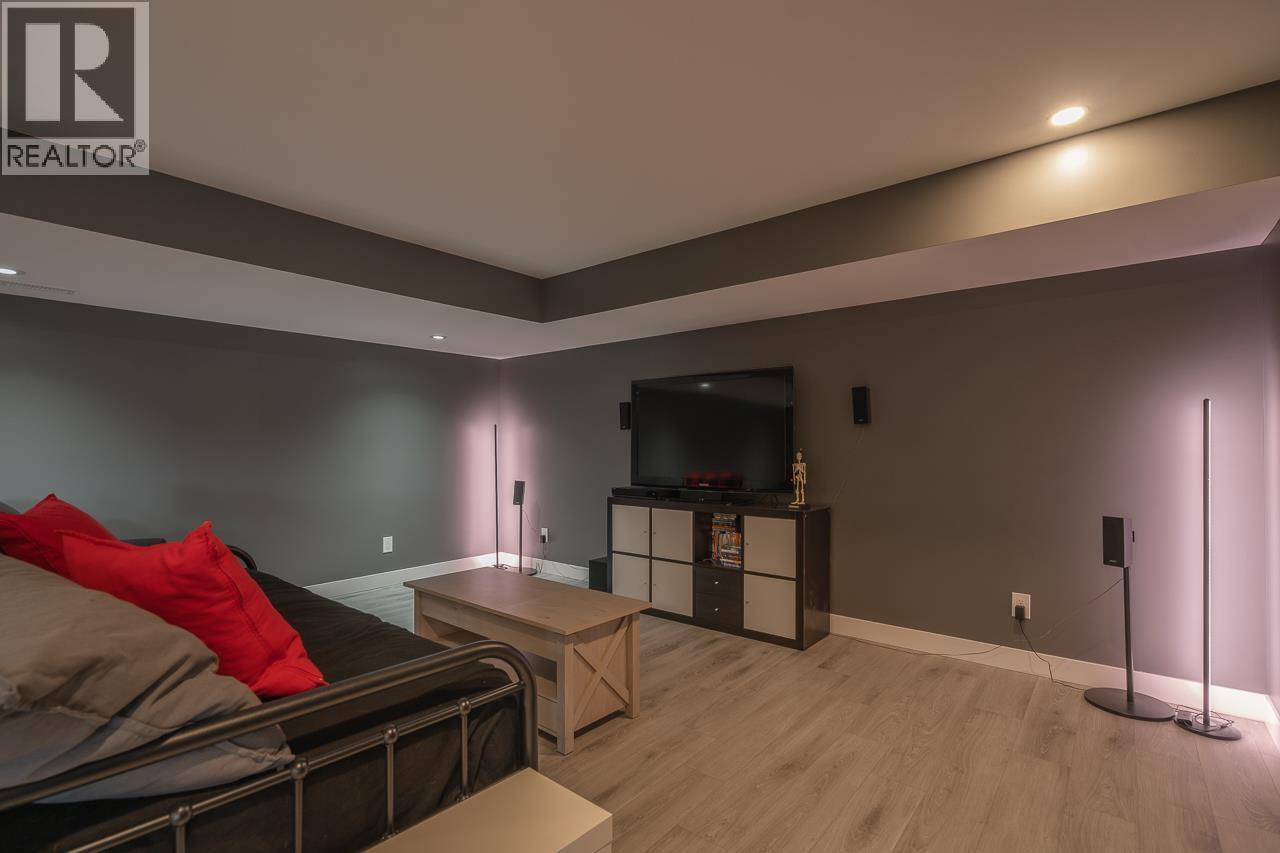 5593 LAKESIDE COURT - 25