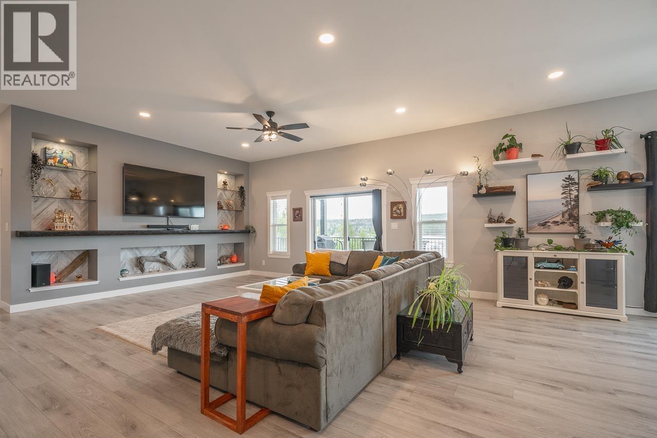 5593 LAKESIDE COURT - 6