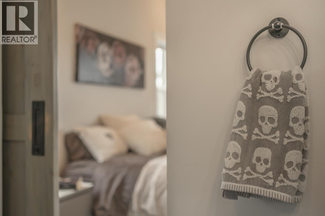 5593 LAKESIDE COURT - 19