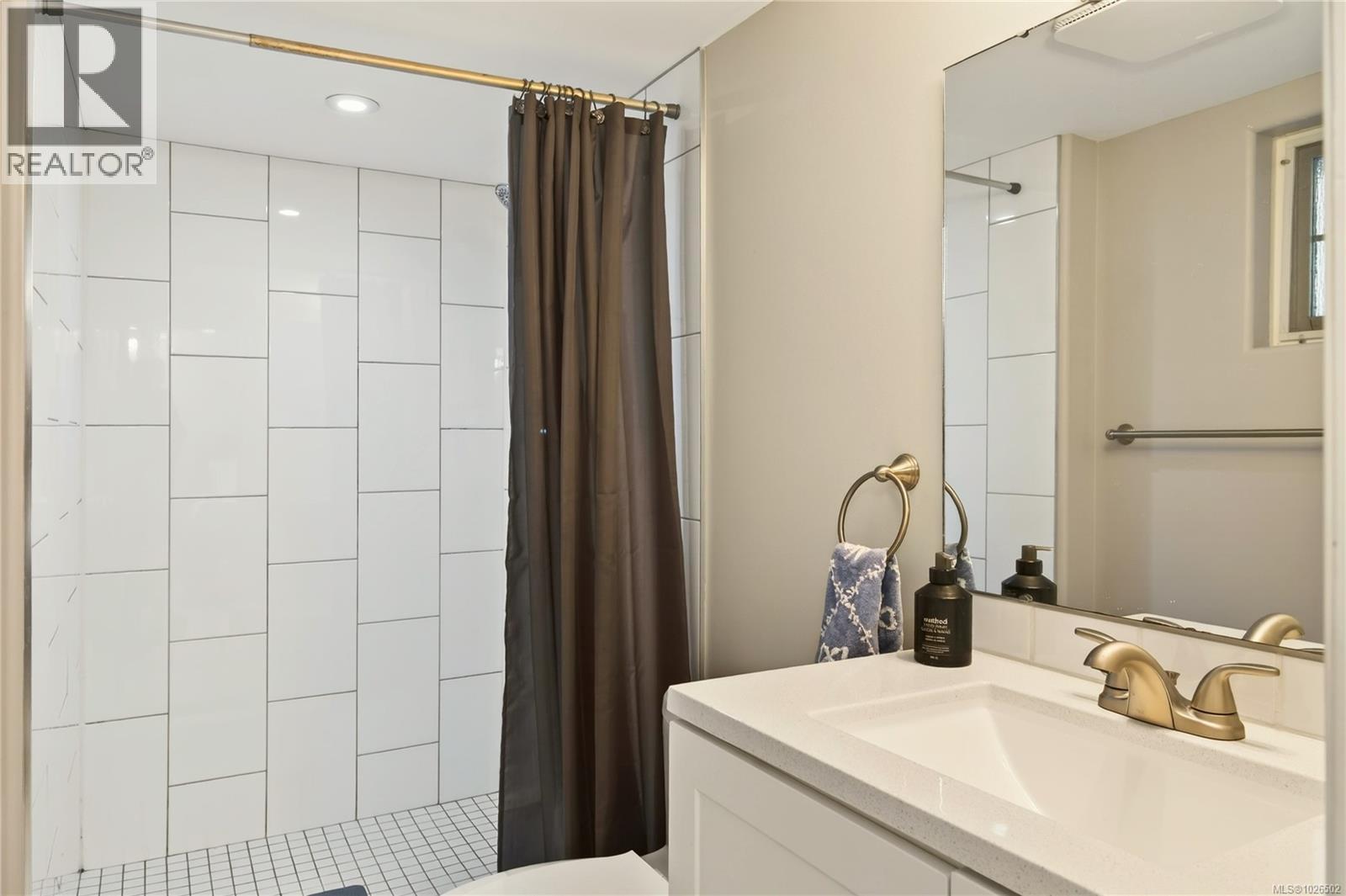 225 STEWART AVE - 29