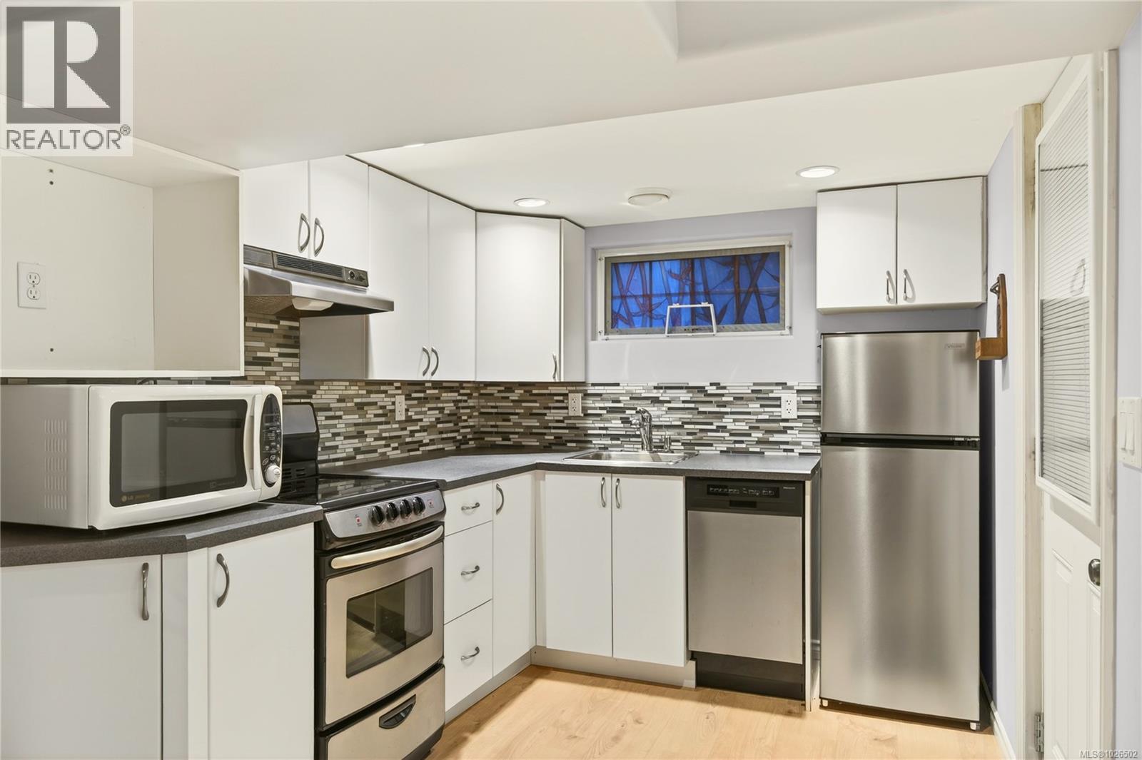 225 STEWART AVE - 25