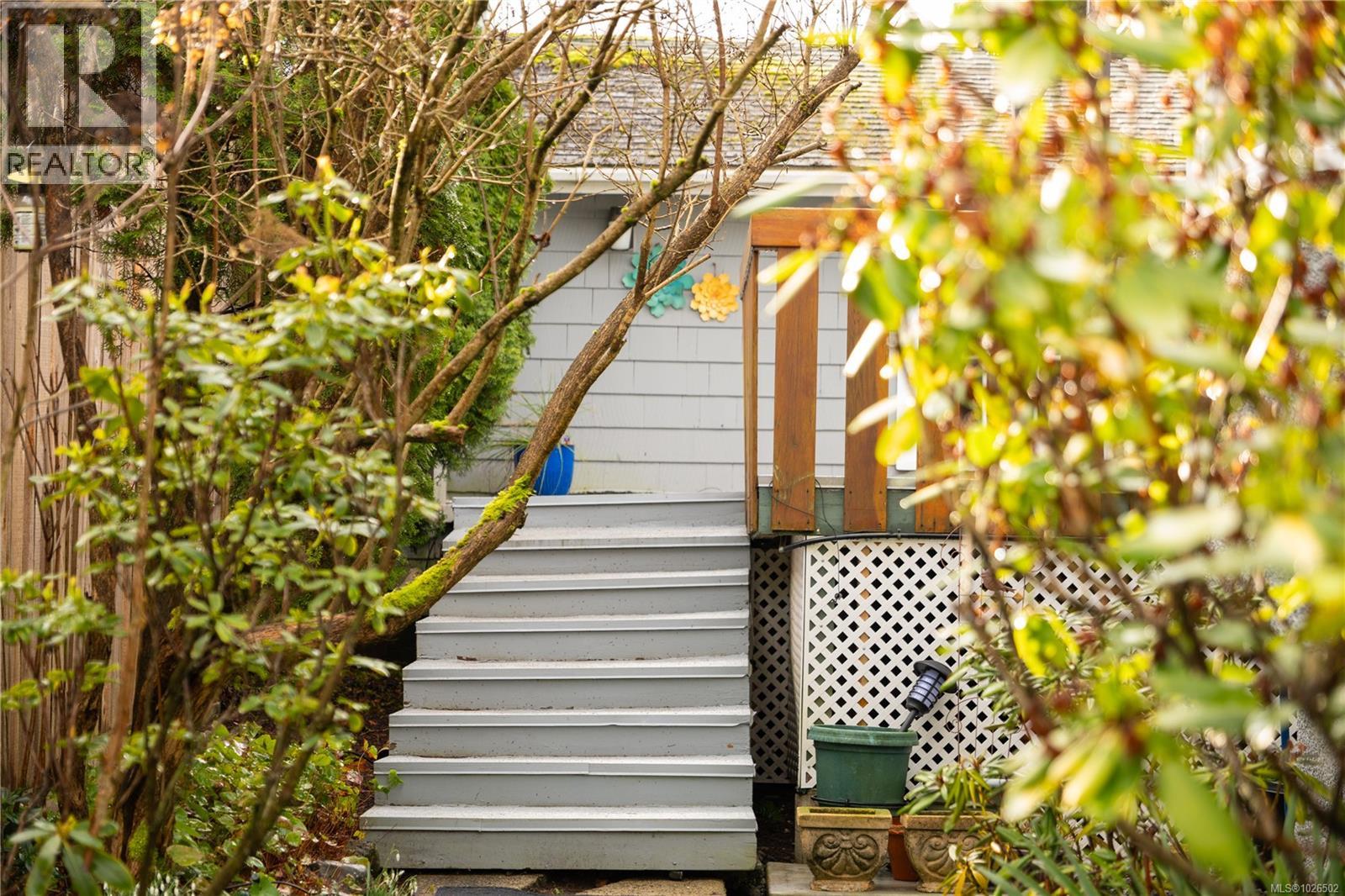 225 STEWART AVE - 41