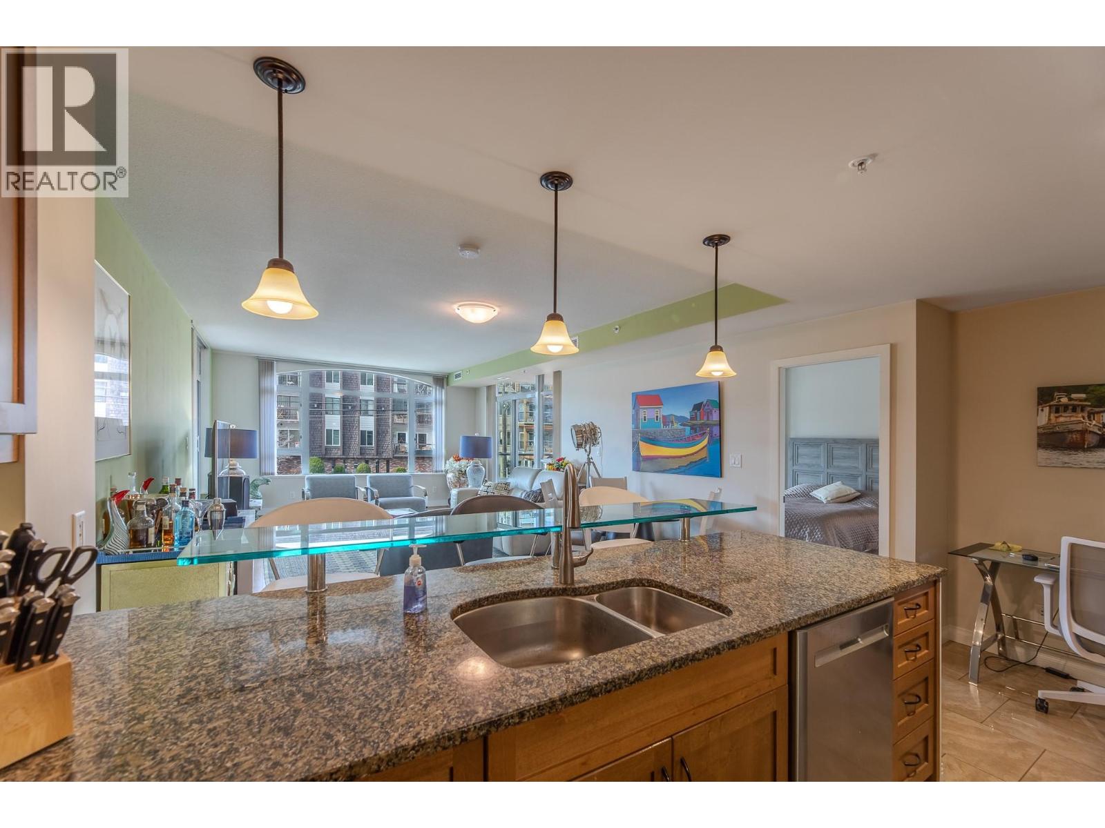 160 Lakeshore Drive W Unit# 203, Penticton
