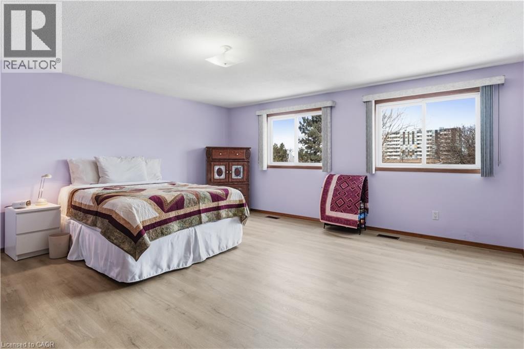 64 NEIL Avenue - 18