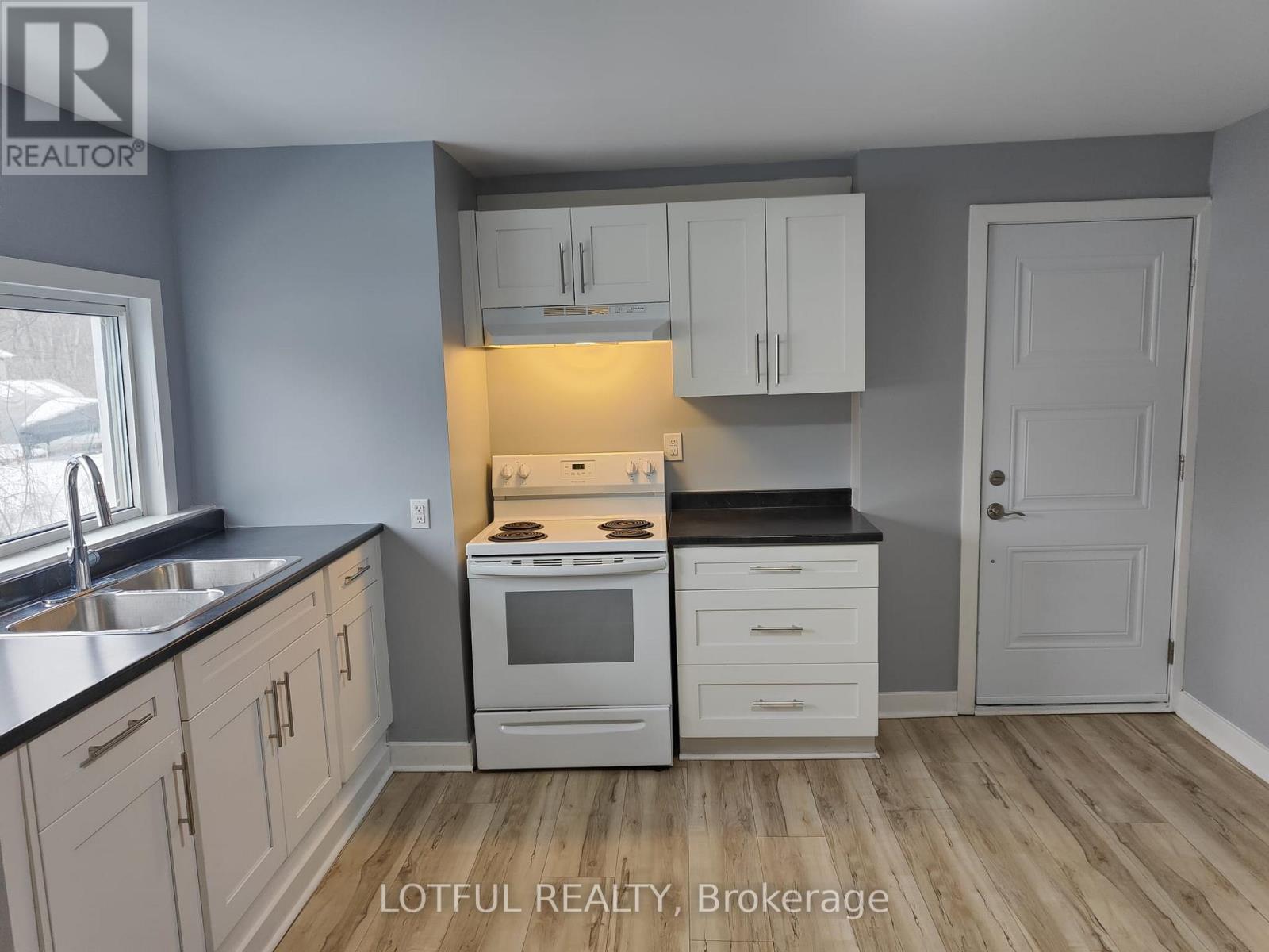 2 - 17 MAIN STREET W - Photo 5 of 10, Elizabethtown-Kitley, Ontario