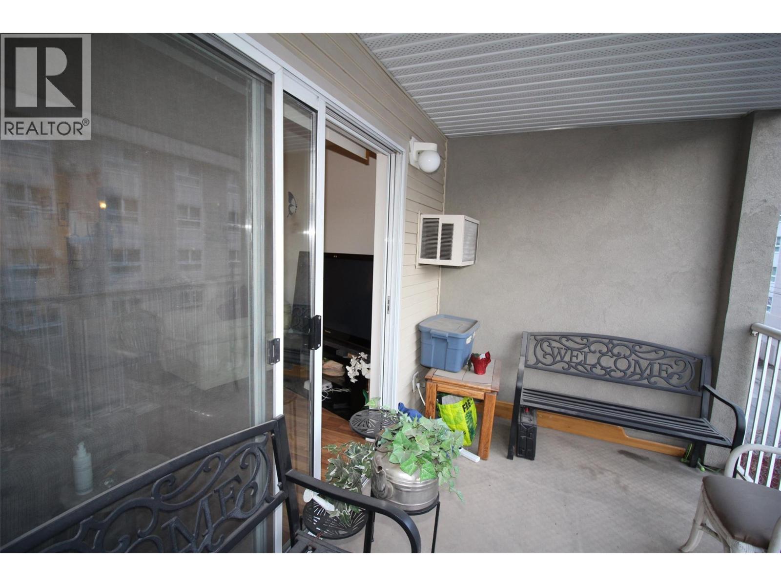 #308 360 BATTLE STREET - 15