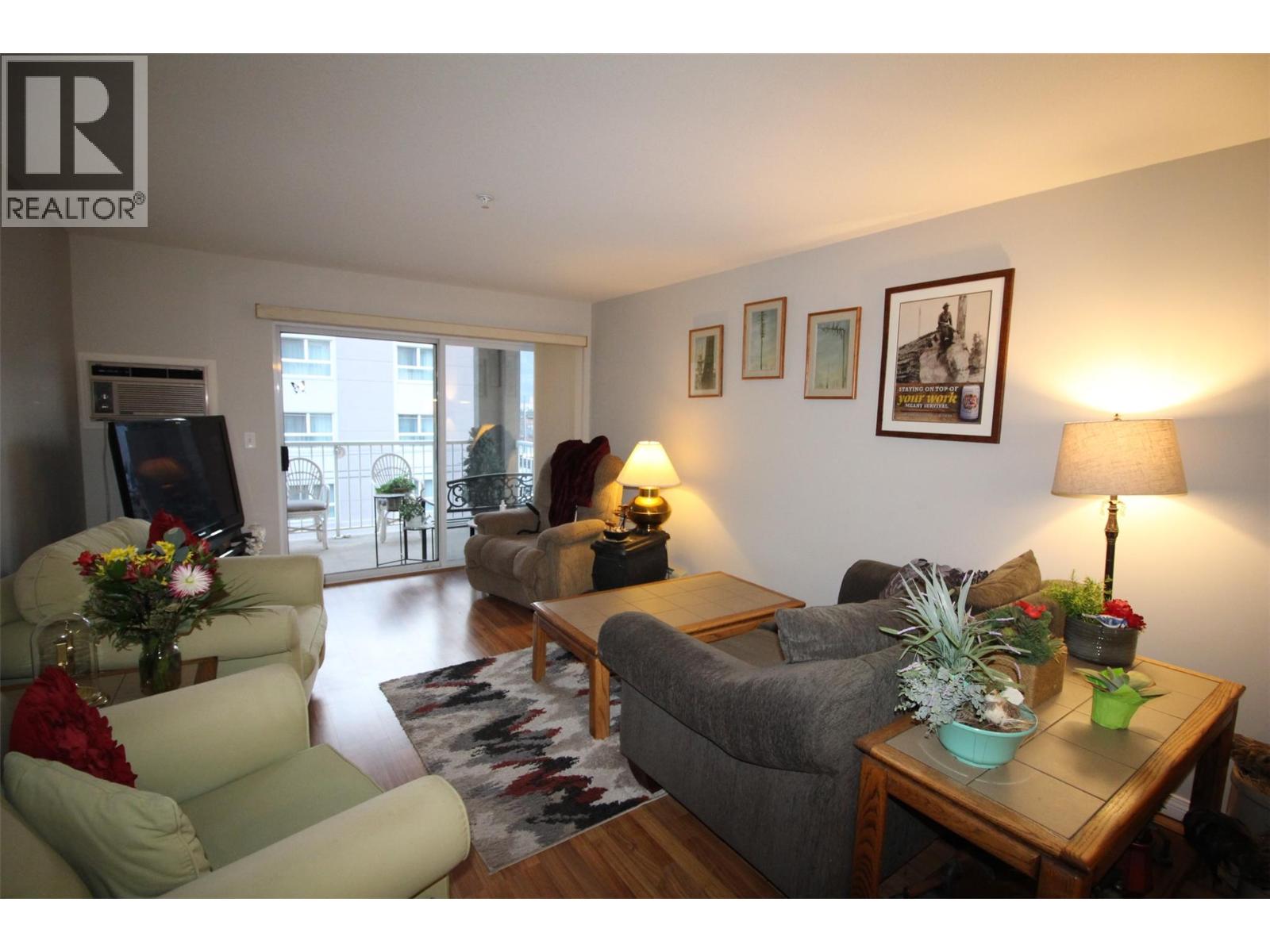 #308 360 BATTLE STREET - Image 2