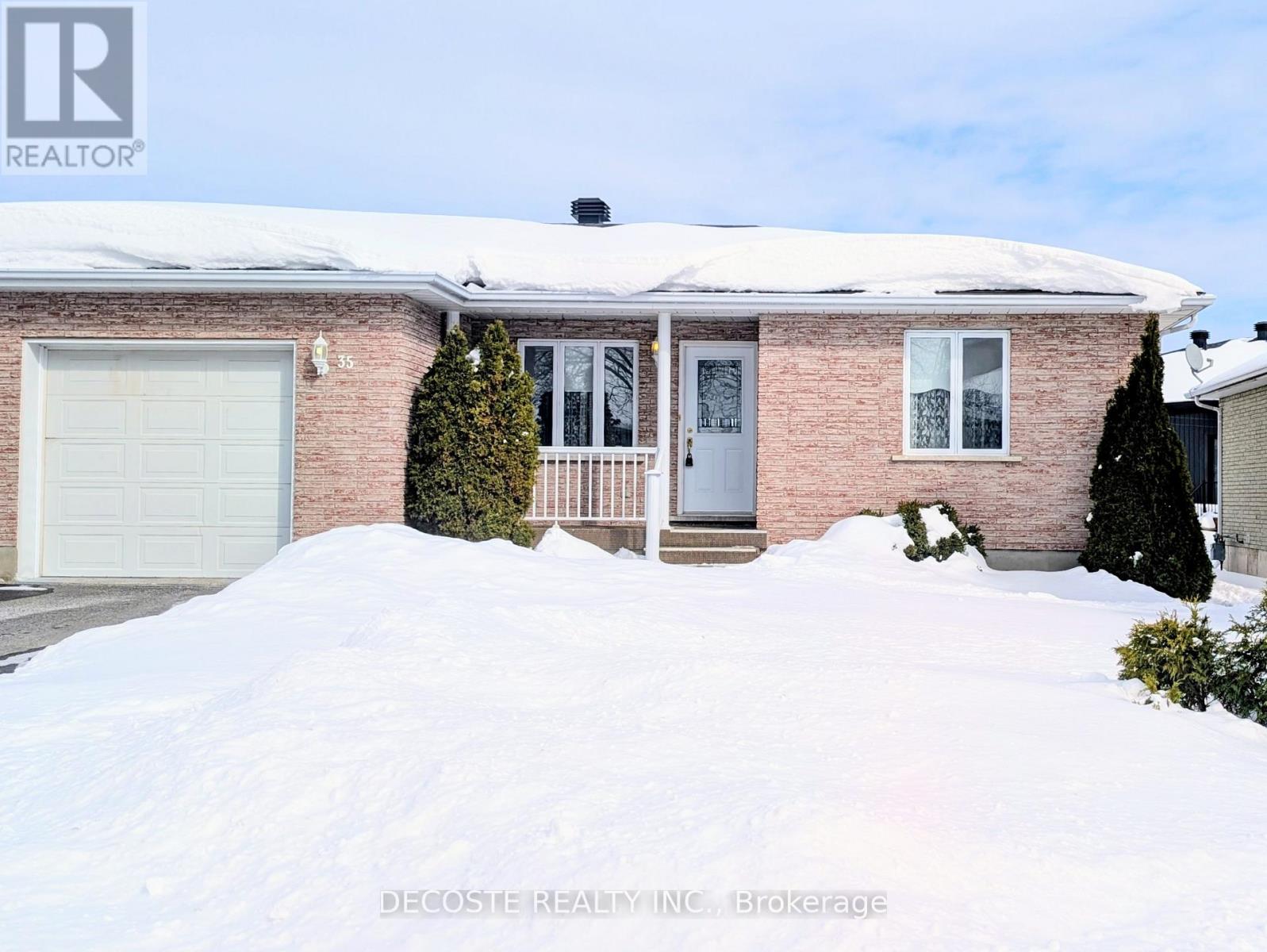 35 Sandfield Avenue North