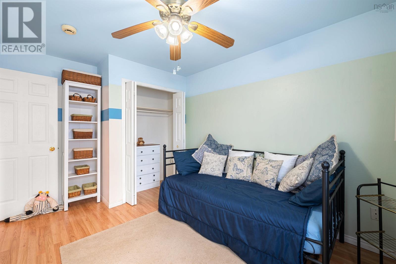 Property 28 of 49 of 102 Avenue Du Portage