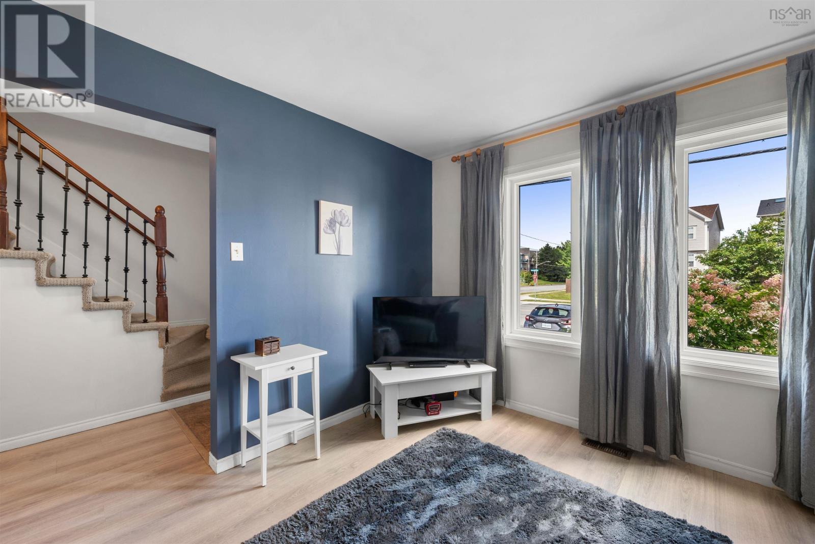 Property 12 of 49 of 102 Avenue Du Portage