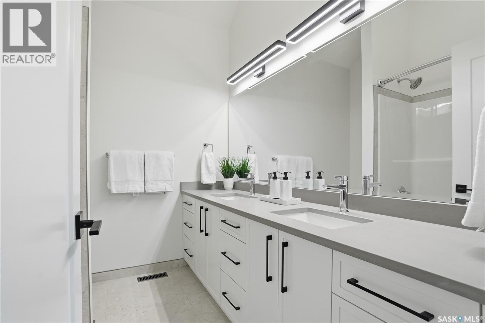 1139 13th STREET E - 35
