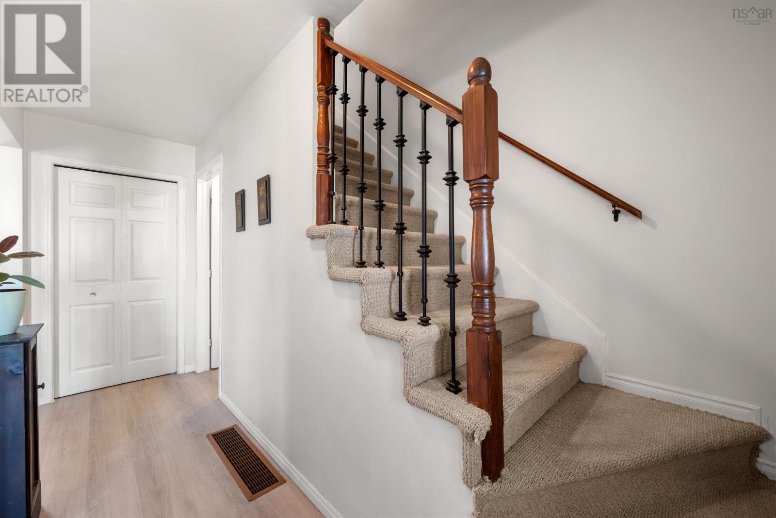 Property 8 of 49 of 102 Avenue Du Portage