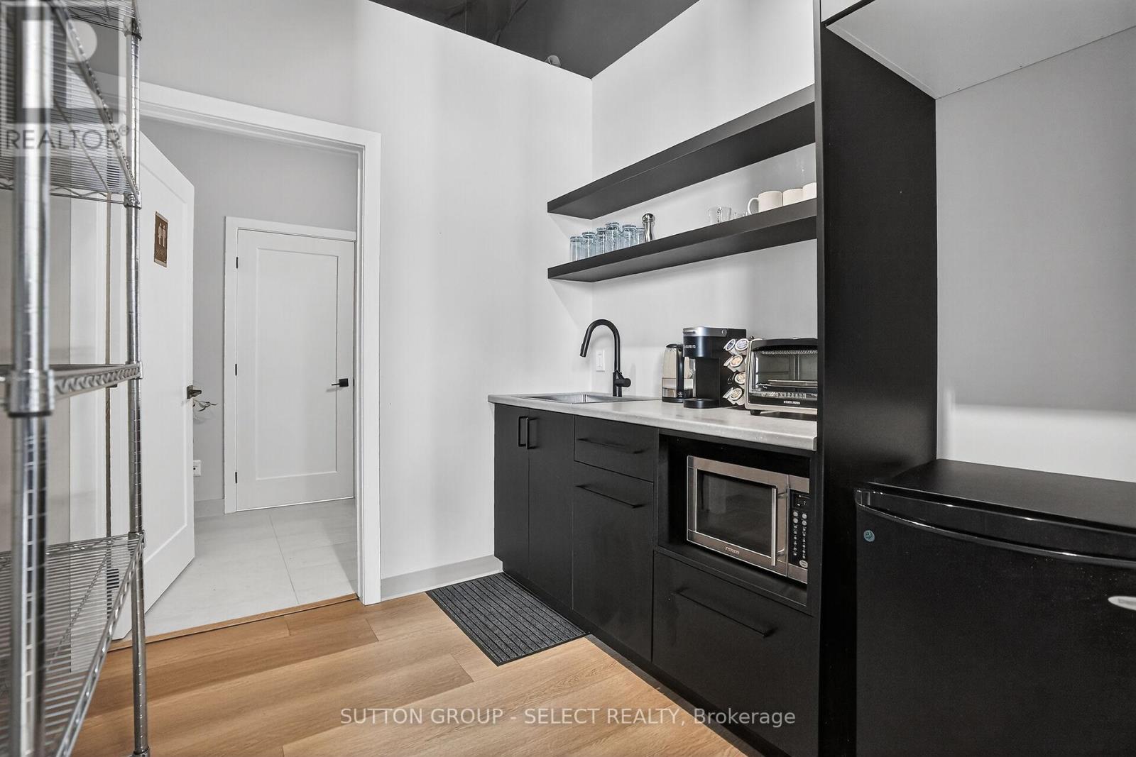 812 DUNDAS STREET Property Photo