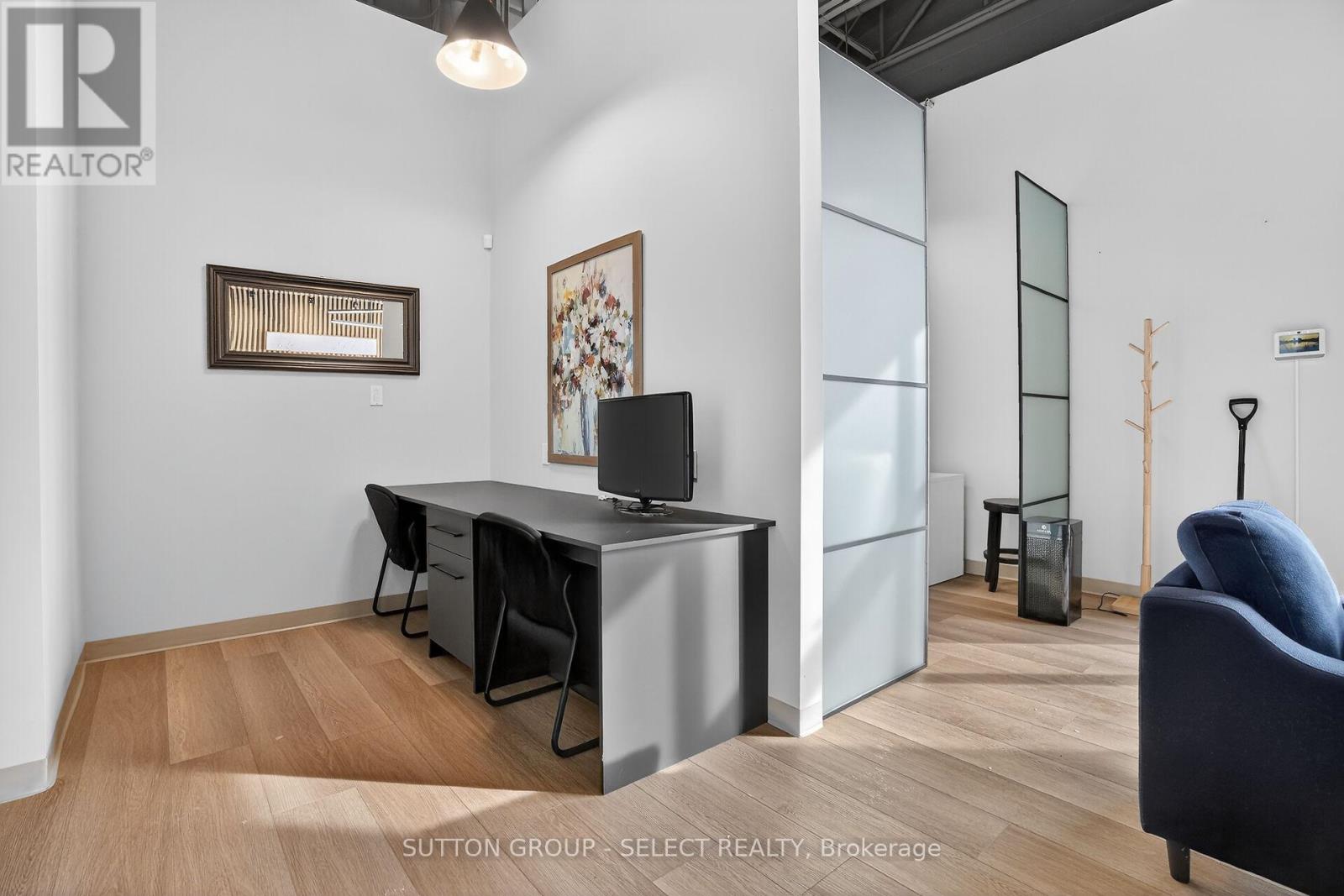 812 DUNDAS STREET Property Photo