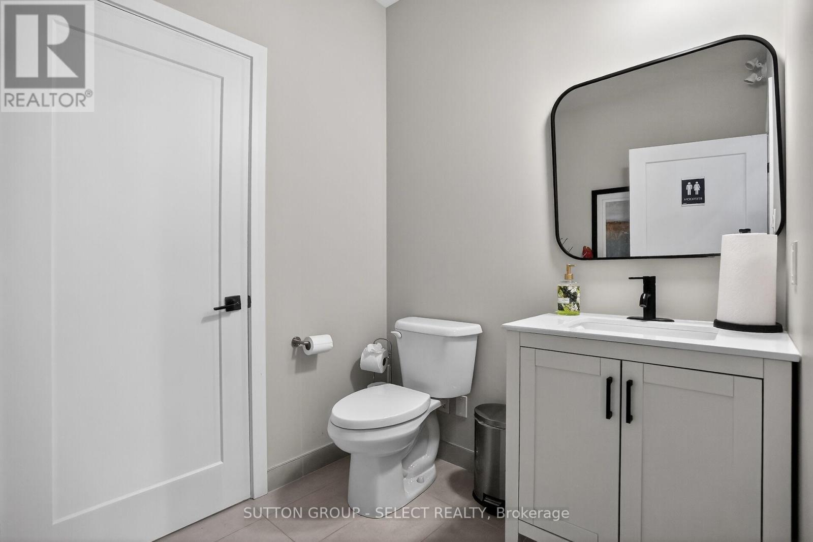 812 DUNDAS STREET Property Photo