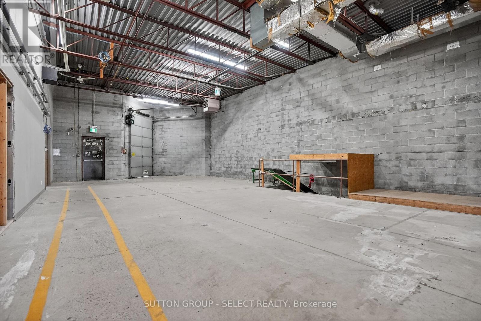 812 DUNDAS STREET Property Photo